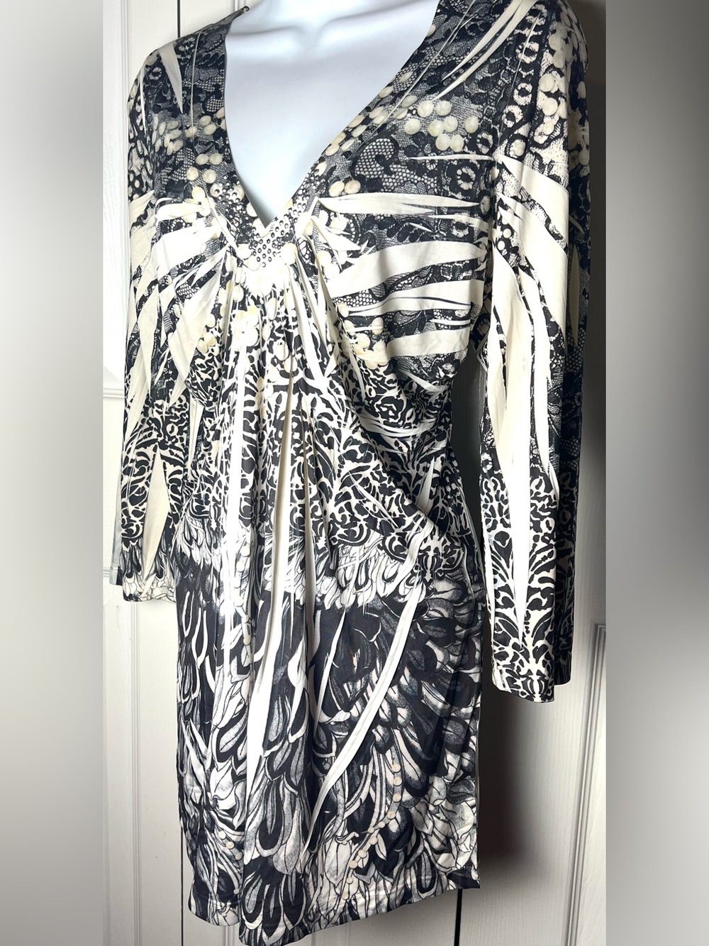 LIVE & LET LIVE Blouse Top Tunic Sublimation Gray Ivory Gold Beaded Embellished - Picture 5 of 10
